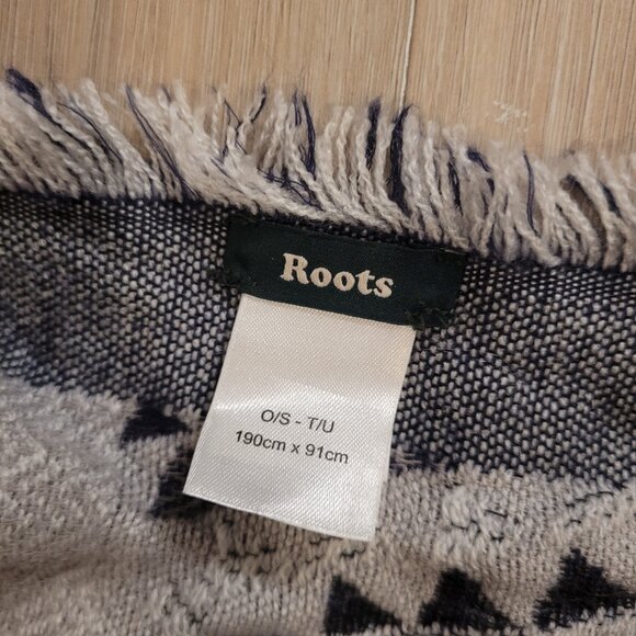 ROOTS | Geometric Pattern Blanket Scarf Shawl - Picture 7 of 7